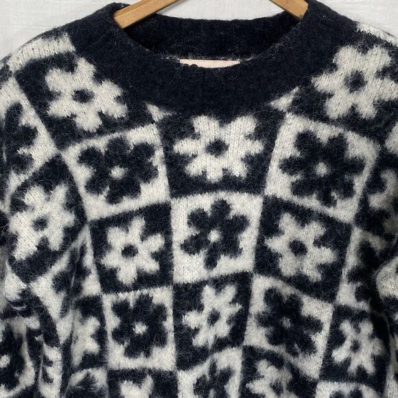SO Fuzzy Floral Sweater Cropped Pullover Soft Thick Knit Womens M Black White - Picture 1 of 9